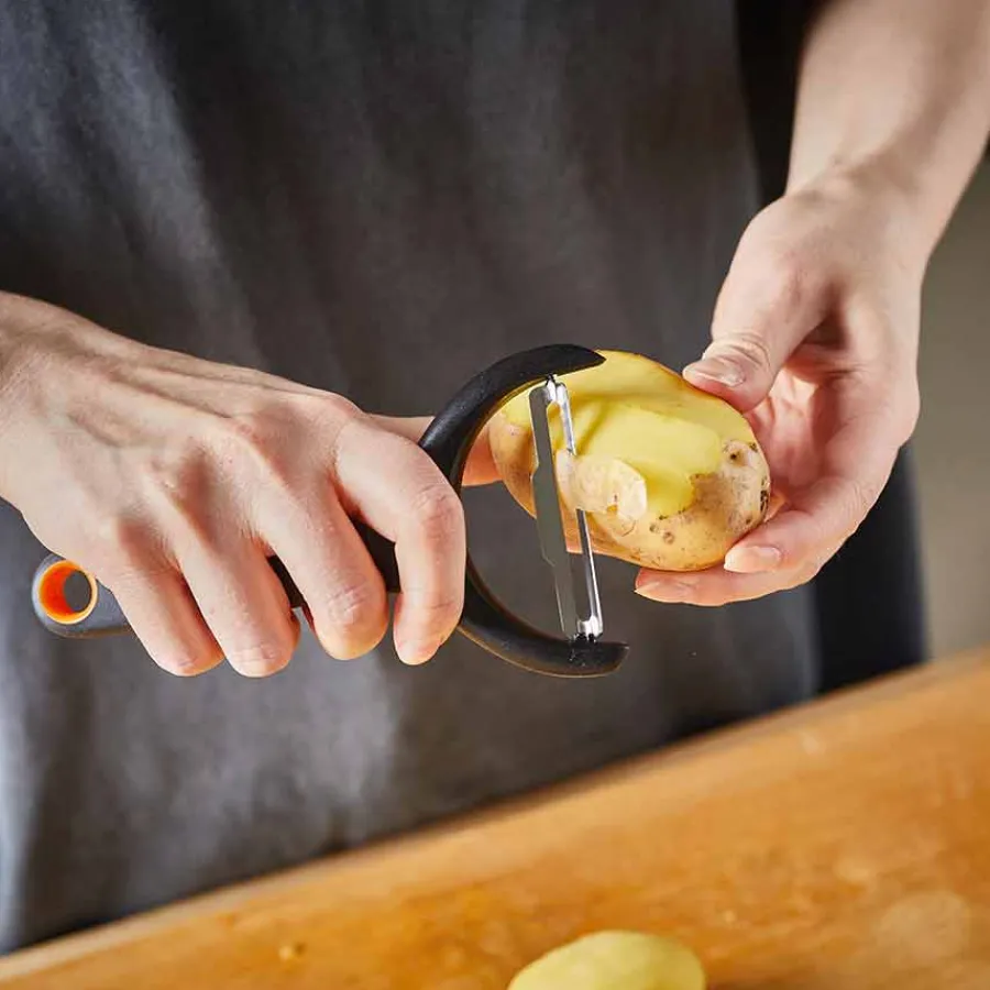 Redskaper>FISKARS Functional Form Skreller Tverrgående Blad