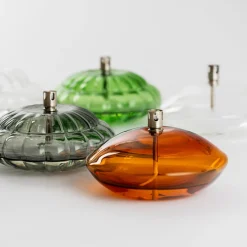 Lys>HADELAND GLASSVERK Aurora Oljelampe Amber