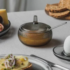 Skåler>HADELAND GLASSVERK Siri Skål m/Lokk Røkgrå