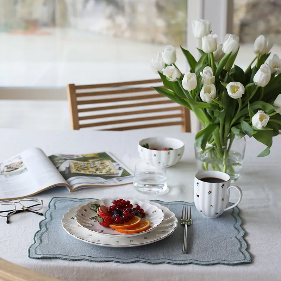 Tallerkener|Asjetter>NOVA Lilly Asjett m/Blomster og Gullkant 21cm Hvit