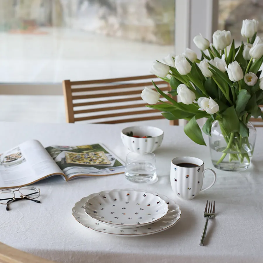 Krus>NOVA Lilly Krus m/Blomster og Gullkant 32cl Hvit