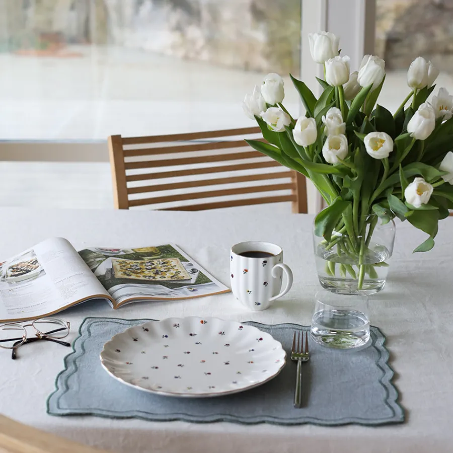 Tallerkener>NOVA Lilly Tallerken m/ Blomster og Gullkant 26cm Hvit