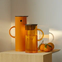 Mugger>STELTON EM77 Kanne m/lokk 1,5L Oransje